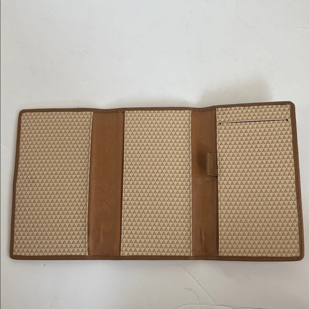 Vintage Liz Claiborne tan and beige pocketbook checkbook snap close wallet